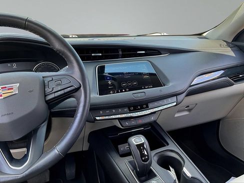 Used 2019 Cadillac XT4 Premium Luxury AWD/4WD image 11
