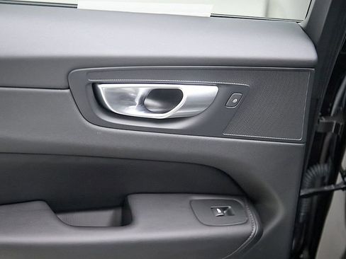 Certified 2023 Volvo XC60 B5 Plus w/ Climate Package image 20