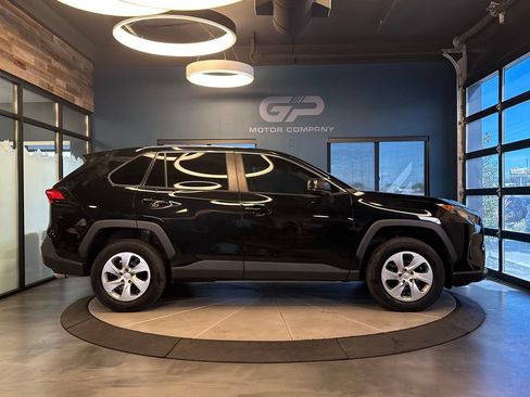 Used 2022 Toyota RAV4 LE AWD/4WD image 2