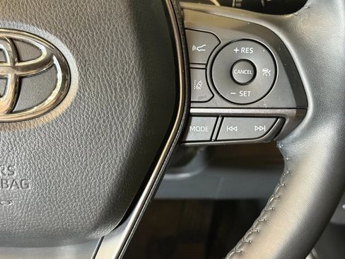 Used 2022 Toyota Camry SE image 12