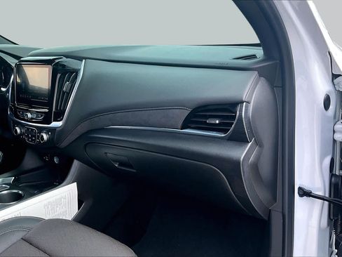 Used 2023 Chevrolet Traverse High Country FWD image 17