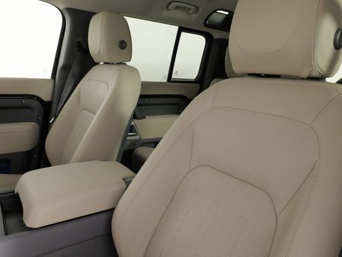 Used 2022 Land Rover Defender 110 SE image 31