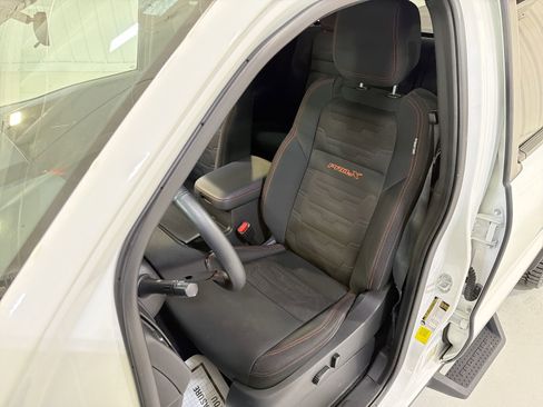 Used 2022 Nissan Frontier Pro-X RWD image 10