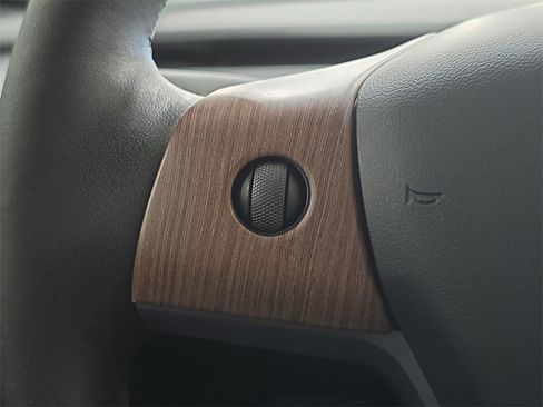 Used 2023 Tesla Model 3 Standard Range image 17