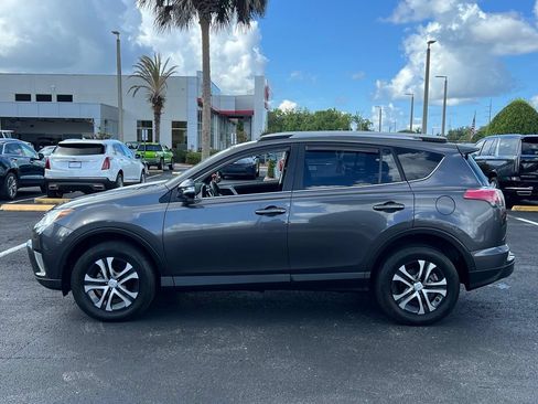 Used 2018 Toyota RAV4 LE FWD image 2