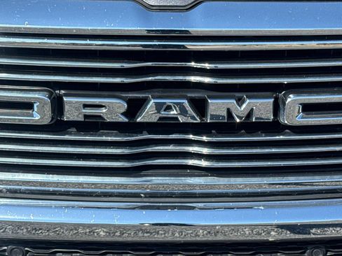 Used 2022 RAM 1500 Laramie AWD/4WD image 45