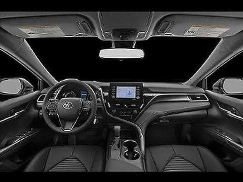 Used 2021 Toyota Camry SE w/ Cold Weather Package FWD image 2