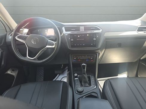 Used 2024 Volkswagen Tiguan SE image 11