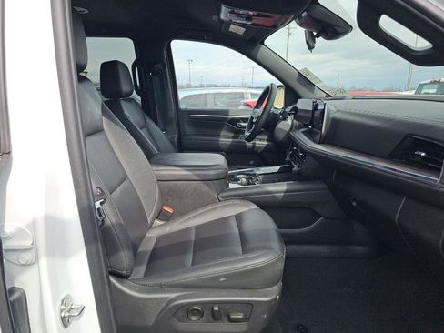 Used 2025 Chevrolet Tahoe LT image 2