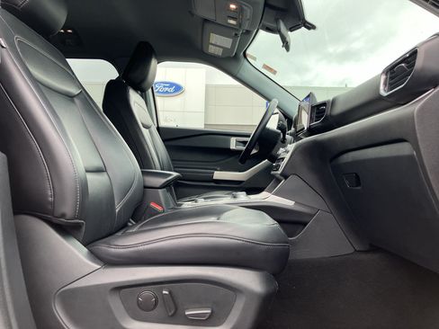 Used 2022 Ford Explorer XLT w/ Equipment Group 202A AWD/4WD image 36