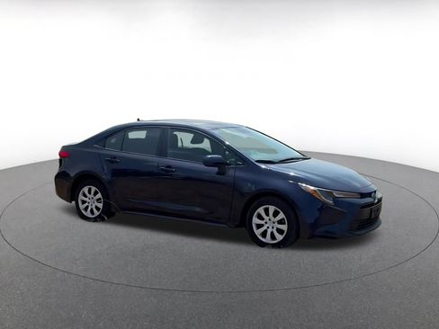 Used 2025 Toyota Corolla LE FWD image 2