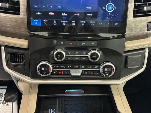 Used 2024 Ford Expedition Max Limited image 30