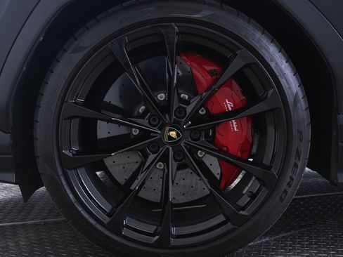 Used 2022 Lamborghini Urus image 11