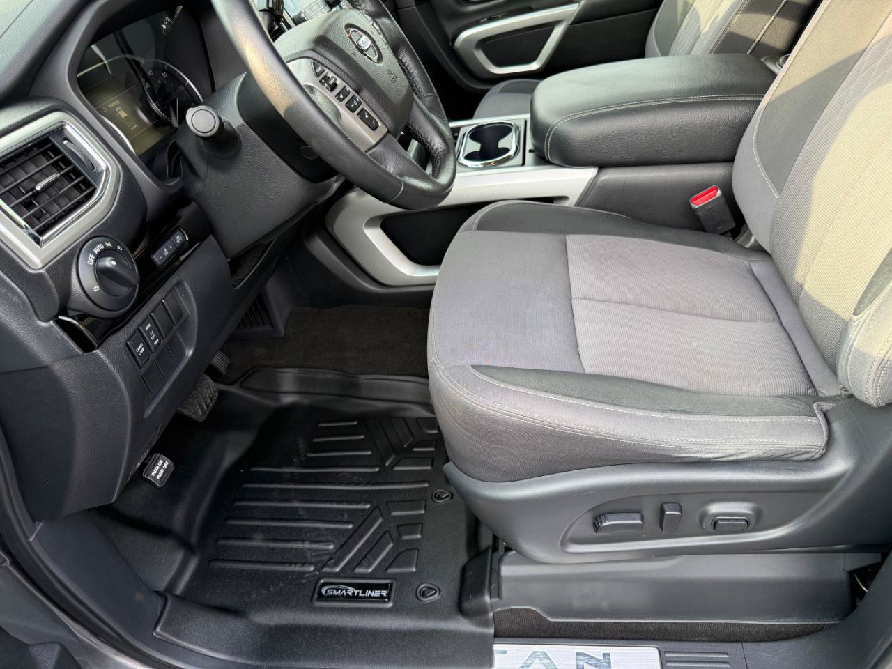 Used 2020 Nissan Titan SV w/ SV Convenience Package AWD/4WD image 21