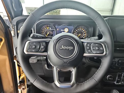 New 2026 Jeep Wrangler Unlimited Sahara AWD/4WD image 21