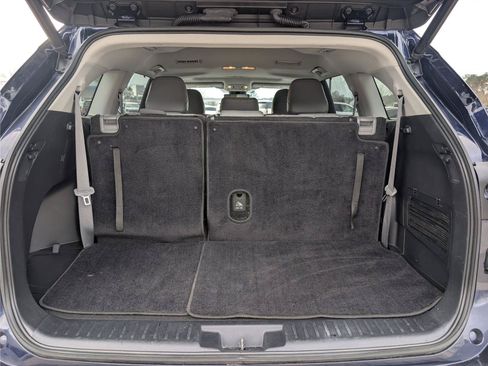 Used 2022 Toyota Highlander XLE FWD image 37