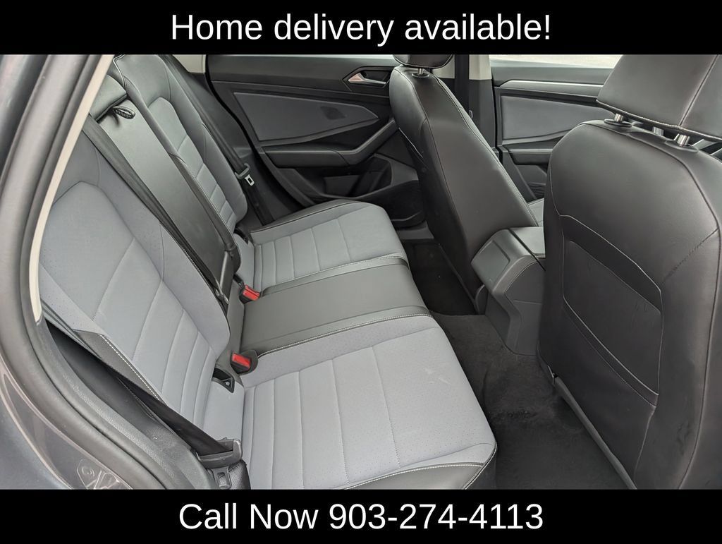 Used 2026 Volkswagen Jetta SE FWD image 31