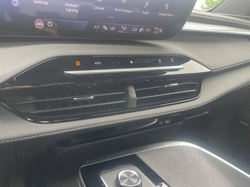Used 2025 Buick Enclave Preferred FWD image 19