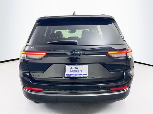 Used 2023 Jeep Grand Cherokee Altitude image 6