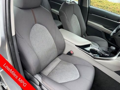 Used 2020 Toyota Camry LE image 11