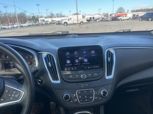 Used 2020 Chevrolet Malibu LT image 13