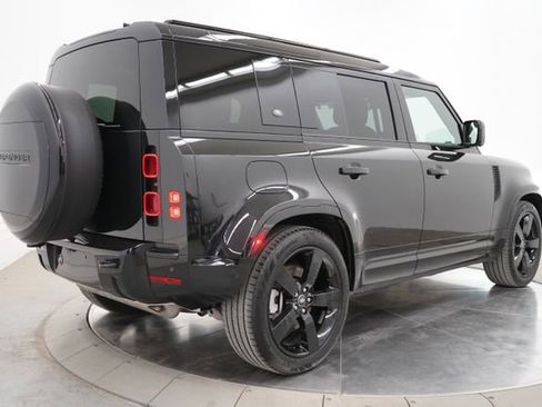 Used 2024 Land Rover Defender 110 X-Dynamic SE AWD/4WD image 7