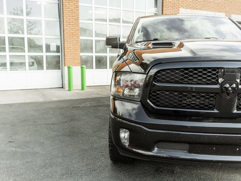 Used 2019 RAM 1500 Classic SLT w/ Black Appearance Group image 32