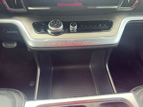 Used 2025 Ford Expedition Platinum AWD/4WD image 24