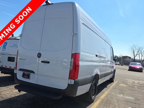 Used 2024 Mercedes-Benz eSprinter 170 Cargo image 4