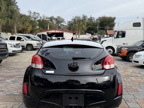 Used 2013 Hyundai Veloster w/ Style Pkg image 5