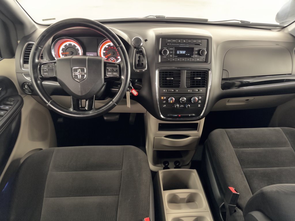 Used 2016 Dodge Grand Caravan SE FWD image 17