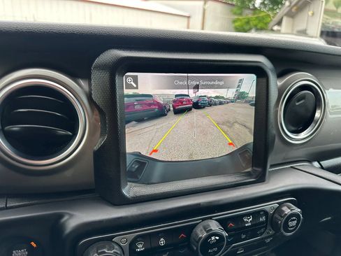 Used 2020 Jeep Gladiator Overland AWD/4WD image 22