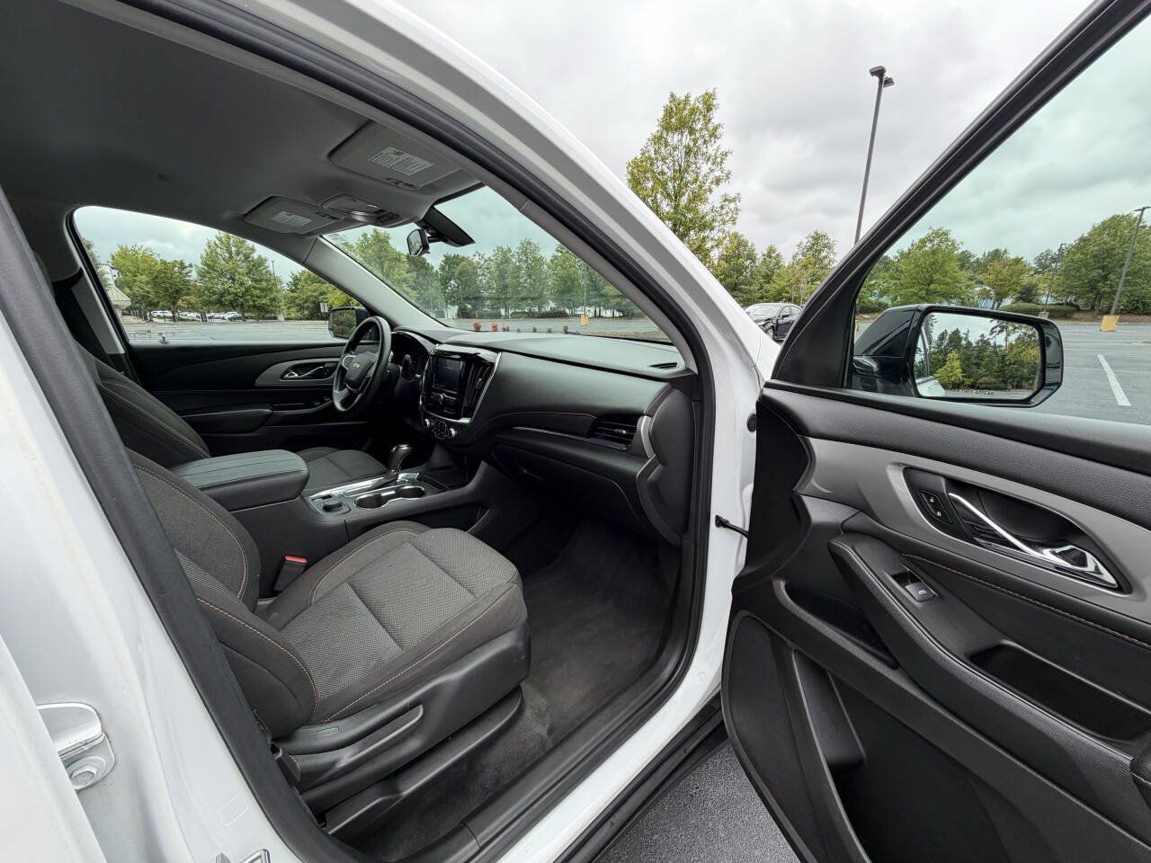 Used 2020 Chevrolet Traverse LS FWD image 19