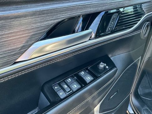 Used 2024 Jeep Wagoneer L Series II w/ Flexible Seating Group AWD/4WD image 19