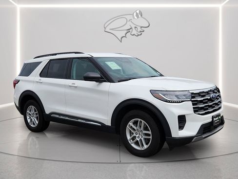 Used 2025 Ford Explorer Active AWD/4WD image 6