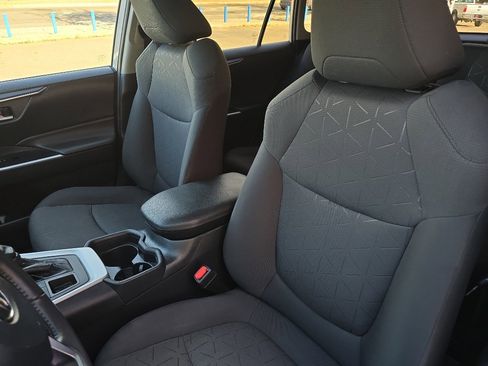 Used 2020 Toyota RAV4 XLE image 22