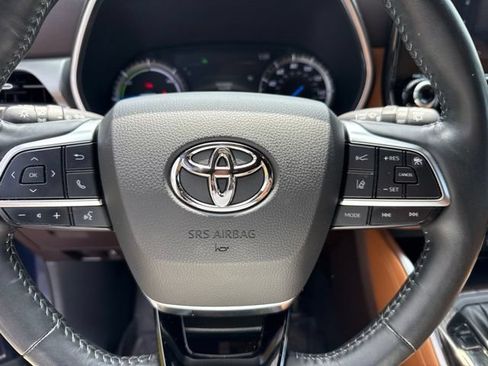 Used 2021 Toyota Highlander Platinum AWD/4WD image 14