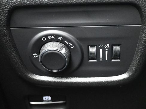 New 2025 Jeep Grand Cherokee Altitude image 22