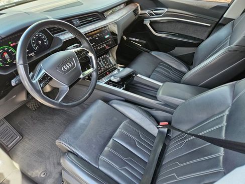 Used 2019 Audi e-tron Prestige w/ Prestige Package image 9