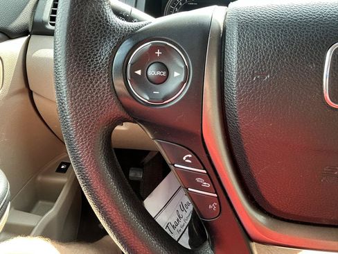 Used 2016 Honda Pilot LX image 19