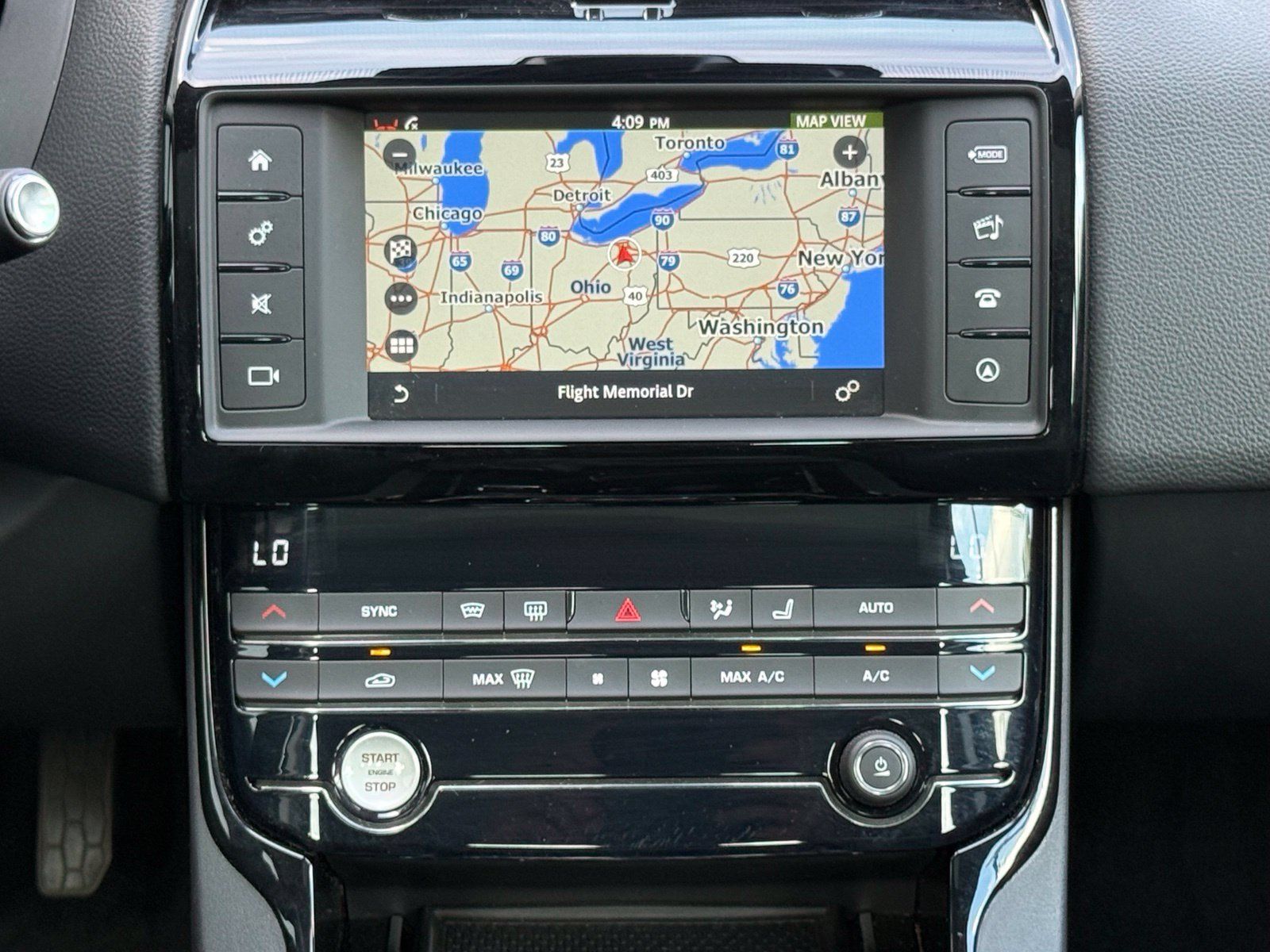 Used 2017 Jaguar XE Premium AWD/4WD image 19