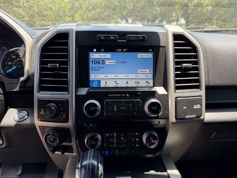 Used 2018 Ford F150 Lariat w/ Equipment Group 502A Luxury AWD/4WD image 12