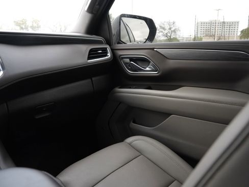 Used 2023 GMC Yukon SLT RWD image 8