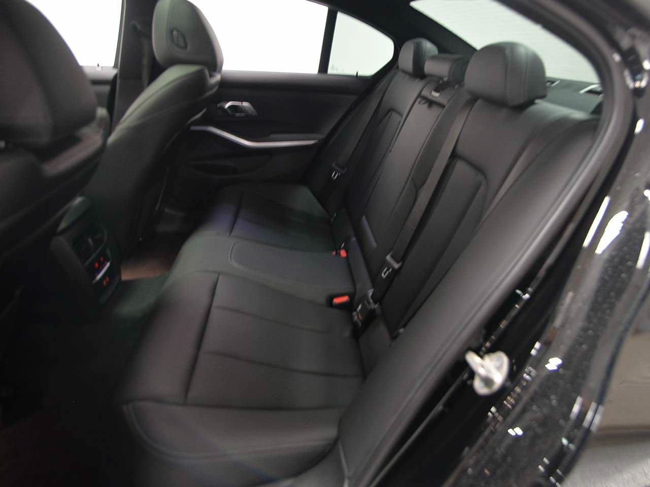 Used 2023 BMW 330i Sedan w/ Premium Package RWD image 11