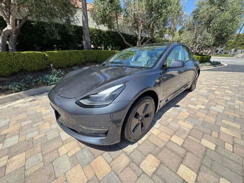 Used 2023 Tesla Model 3 Standard Range RWD image 3