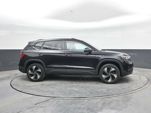 Used 2024 Volkswagen Taos SE AWD/4WD image 9