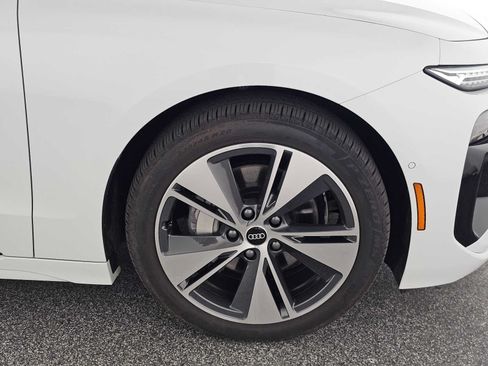 Used 2025 Audi A6 e-tron Premium Plus w/ Premium Plus RWD image 9