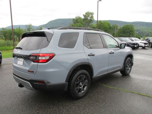 Certified 2025 Honda Pilot TrailSport image 5