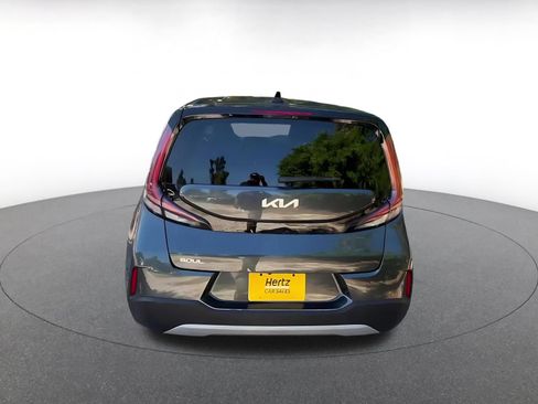 Used 2025 Kia Soul LX w/ LX Technology Package FWD image 14