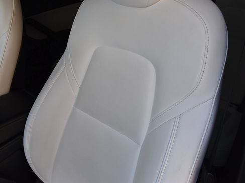 Used 2024 Tesla Model Y Long Range AWD/4WD image 11